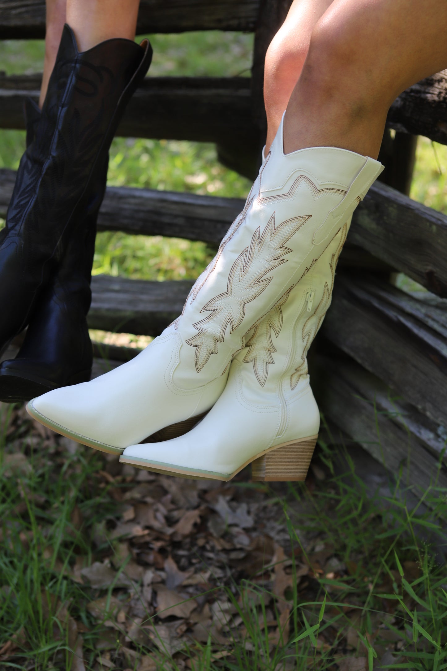 The Ainsley White | Embroidered Cowboy Western Boot