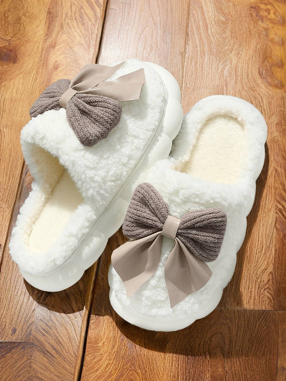 Contrast Bowknot Applique Plush Winter Slippers