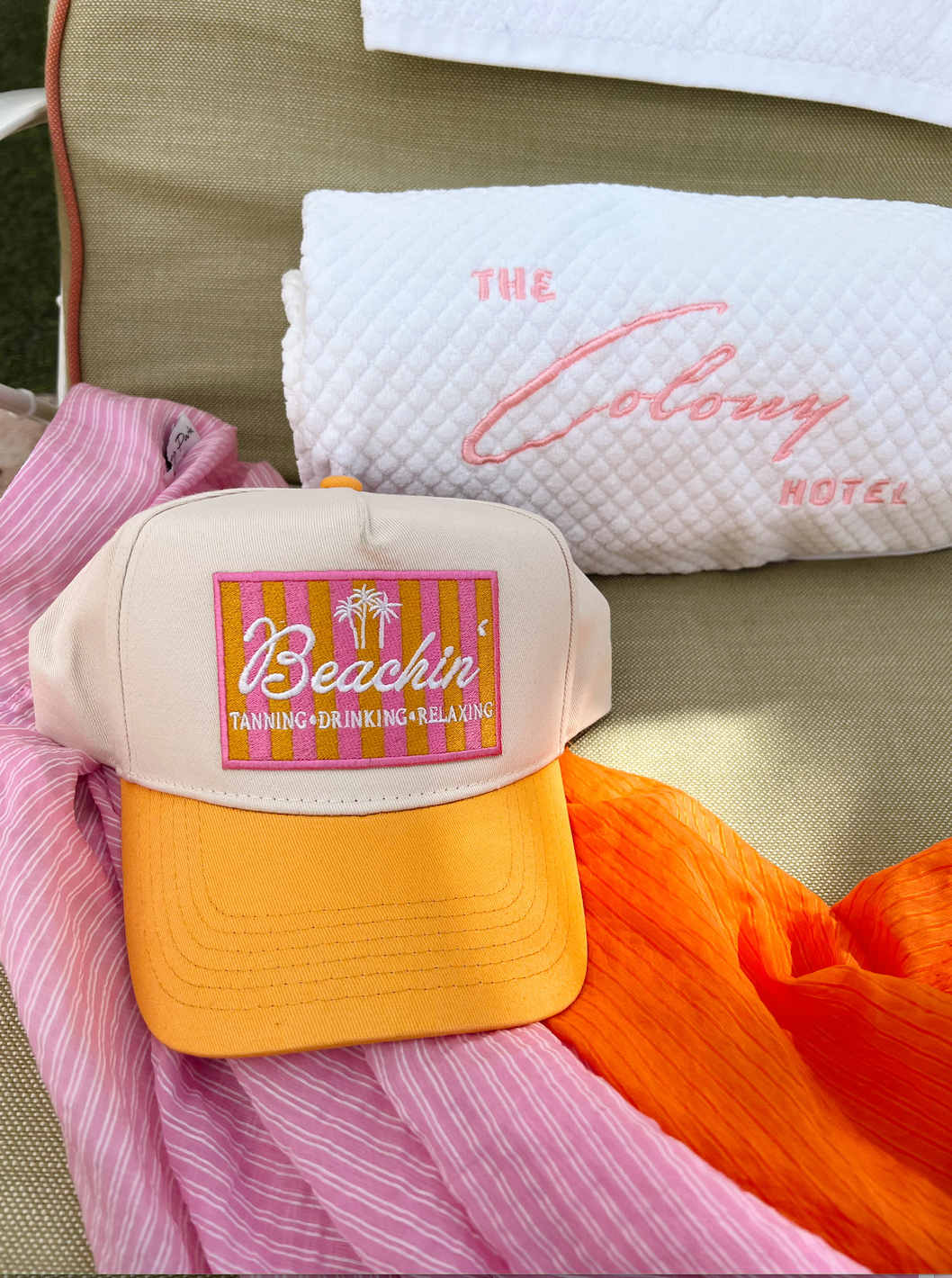 Beachin' - Vintage Trucker Hat