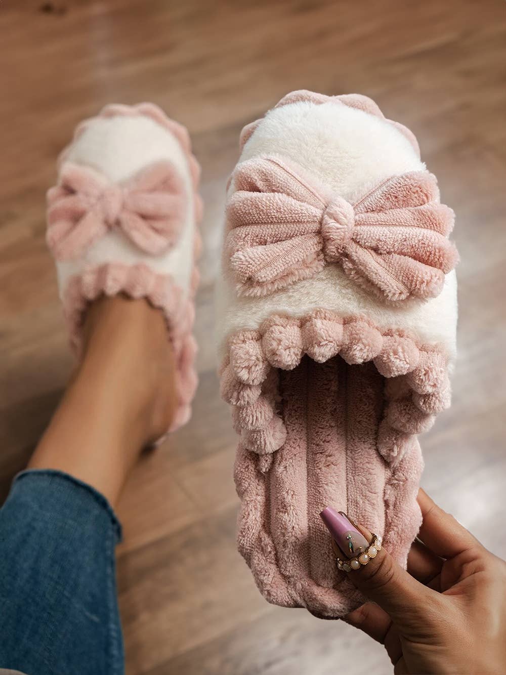 Bow Decor Color Block Ribbed Plush Slippers