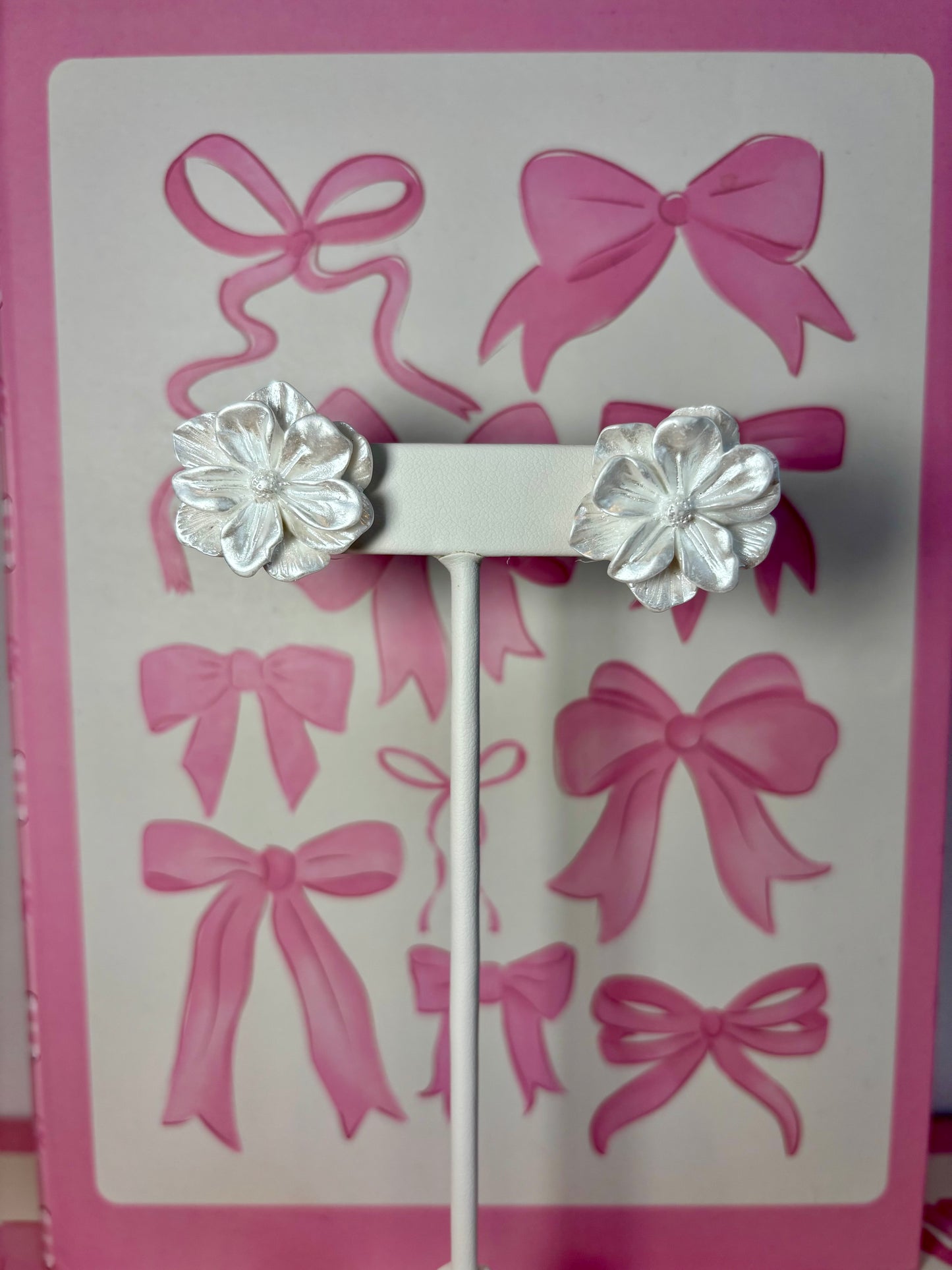 Mother-of-Pearl Flower Stud Earrings