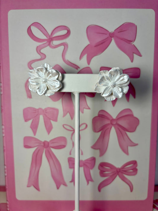 Mother-of-Pearl Flower Stud Earrings
